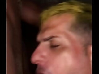 Fui conhecer o interior do RJ e acabei mamando gostoso esse ind&iacute;gena dotado e grosso