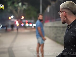 O cliente do coroinha (Alejandro, Kassim Abra)