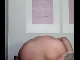 Showing my hole and putting something inside my ass in a solo Cam
