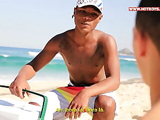 O ambulante dotado comendo novinho