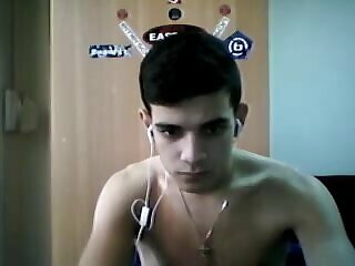 Italian teen wanks and shows beautiful ass