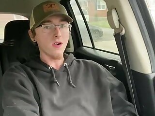 Twink handjob in his car