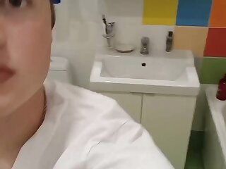 Guy flexing ass and cumming