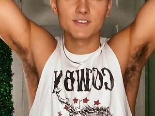 A young master help subs to be poppers intoxicated :)