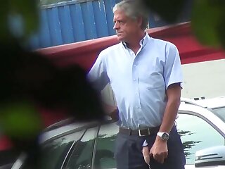 Very nice daddy is peeing.