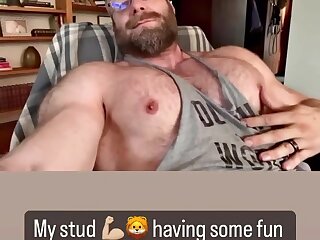 Hairy muscular bodybuilder Muscle Bear Dad