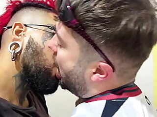 Gostosos alternativos fodem antes da balada &lpar;COMPLETO NO RED&rpar;