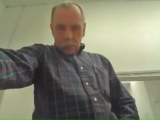 Old man cums on live while he’s in suits