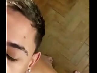 O NOVINHO SENTIU A PIROCA GROSSA DO PRETINHO