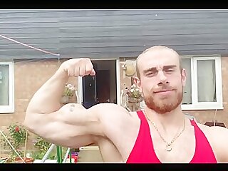 Outdoor biceps flex