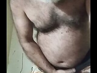 VELHO SAFADO MOSTRANDO CU