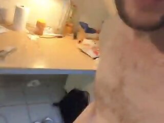 Geile NL slet zuigt paal