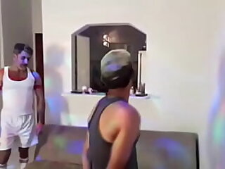 Massageando o Boy mandrake roludao