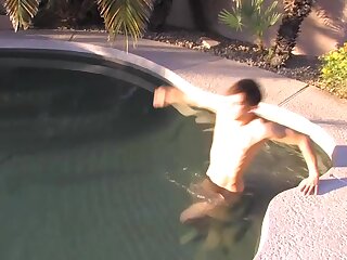 A hot fucking in the pool!