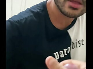 Tomando leite do nerd pentelhudo