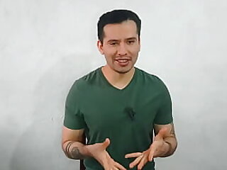 Joven virgen le da sexo oral por primera vez al compa&ntilde;ero dotado 21cm musculoso del trabajo en la oficina&excl; Casi los atrapan &period; Relato sexual