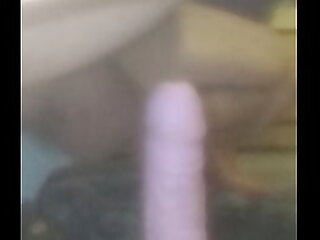 Estrenando mi dildo nuevo &colon;&rpar;